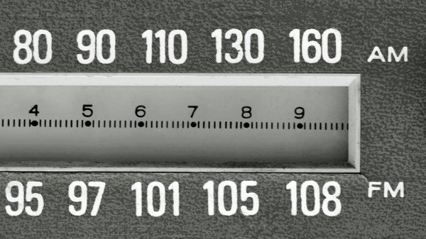 Quelle est la différence entre les fréquences AM et FM ?