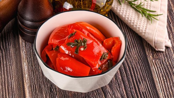 Préparer des poivrons marinés savoureux chez soi